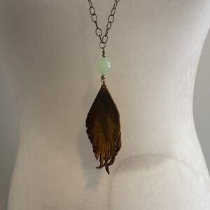 Elegant Gold and Green Feather Pendant Necklace